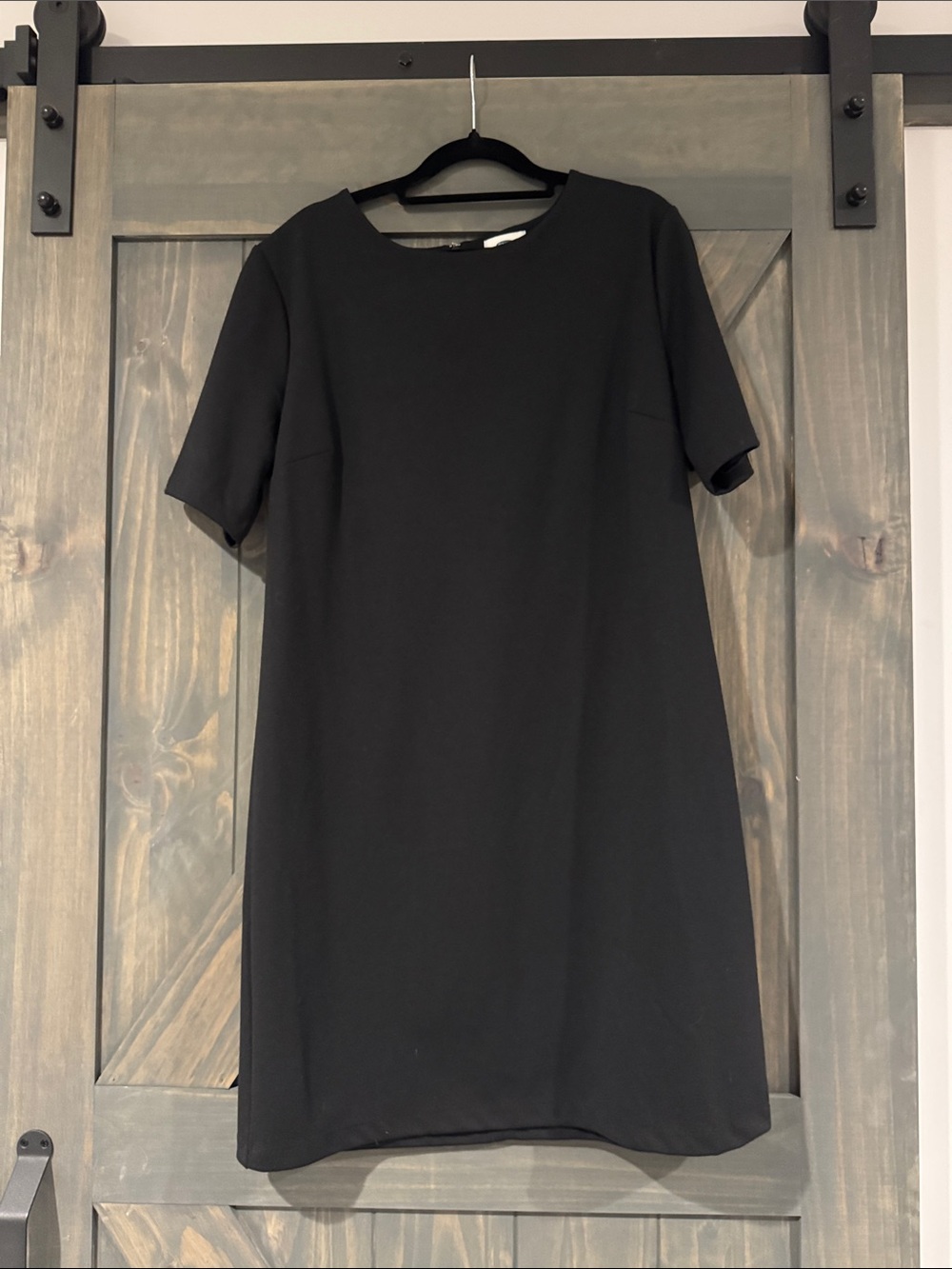 Old Navy Women’s Classic Black Short-Sleeve Shift Dress
